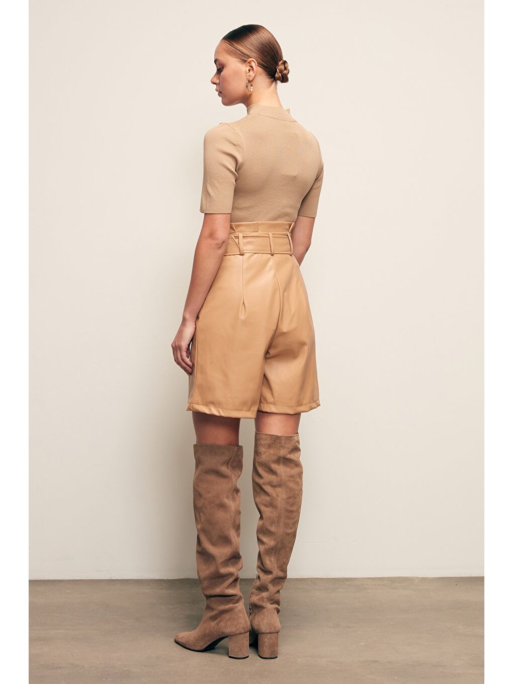 Kemerli Deri Şort - Bej-4