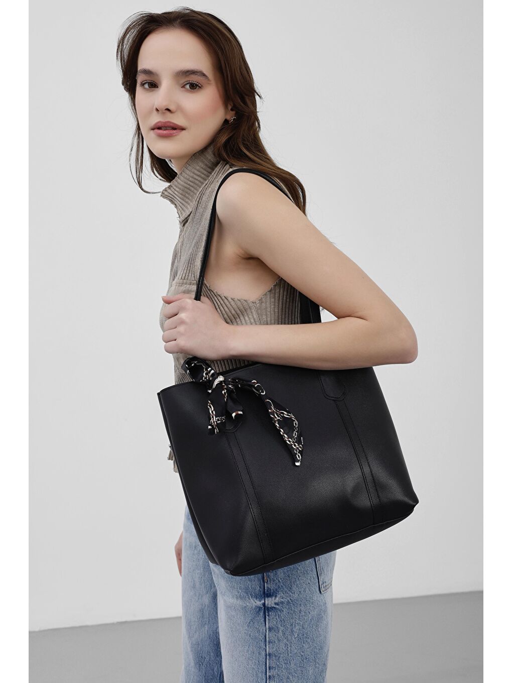 Grape Fularlı Omuz Çantası Siyah-3