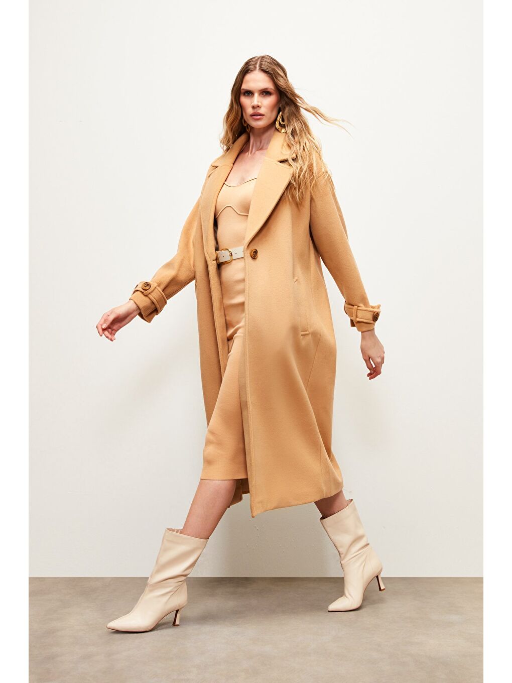 Kahverengi Kol Kemer Detaylı Salaş Kaban - Camel-3