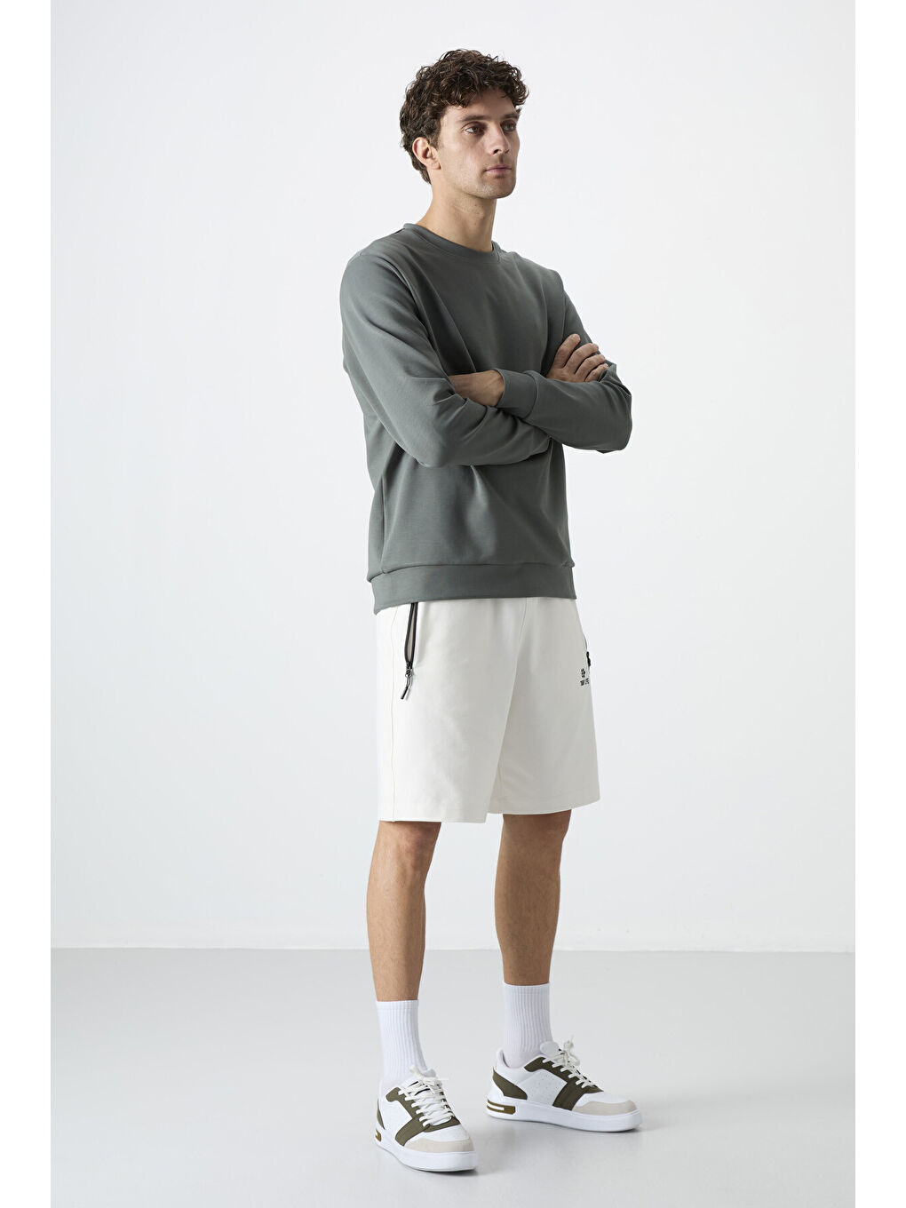 Ekru Gizli Fermuar Arka Cepli Bağcıklı Standart Kalıp Erkek Şort - 81136-4