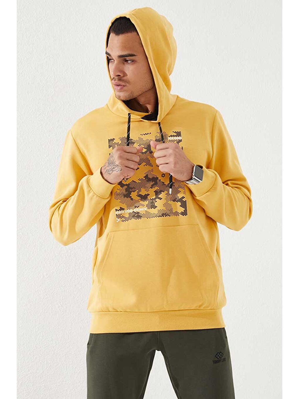 Sarı Hardal Kamuflaj Desen Baskılı Standart Kalıp Kapüşonlu  Erkek Hoodie - 87884-3