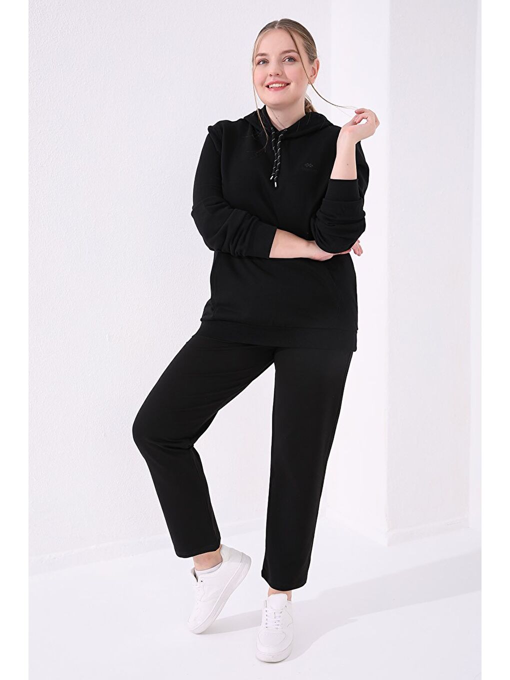 Siyah Klasik Paça Taş Detaylı Kadın Büyük Beden Eşofman Alt  - 94040