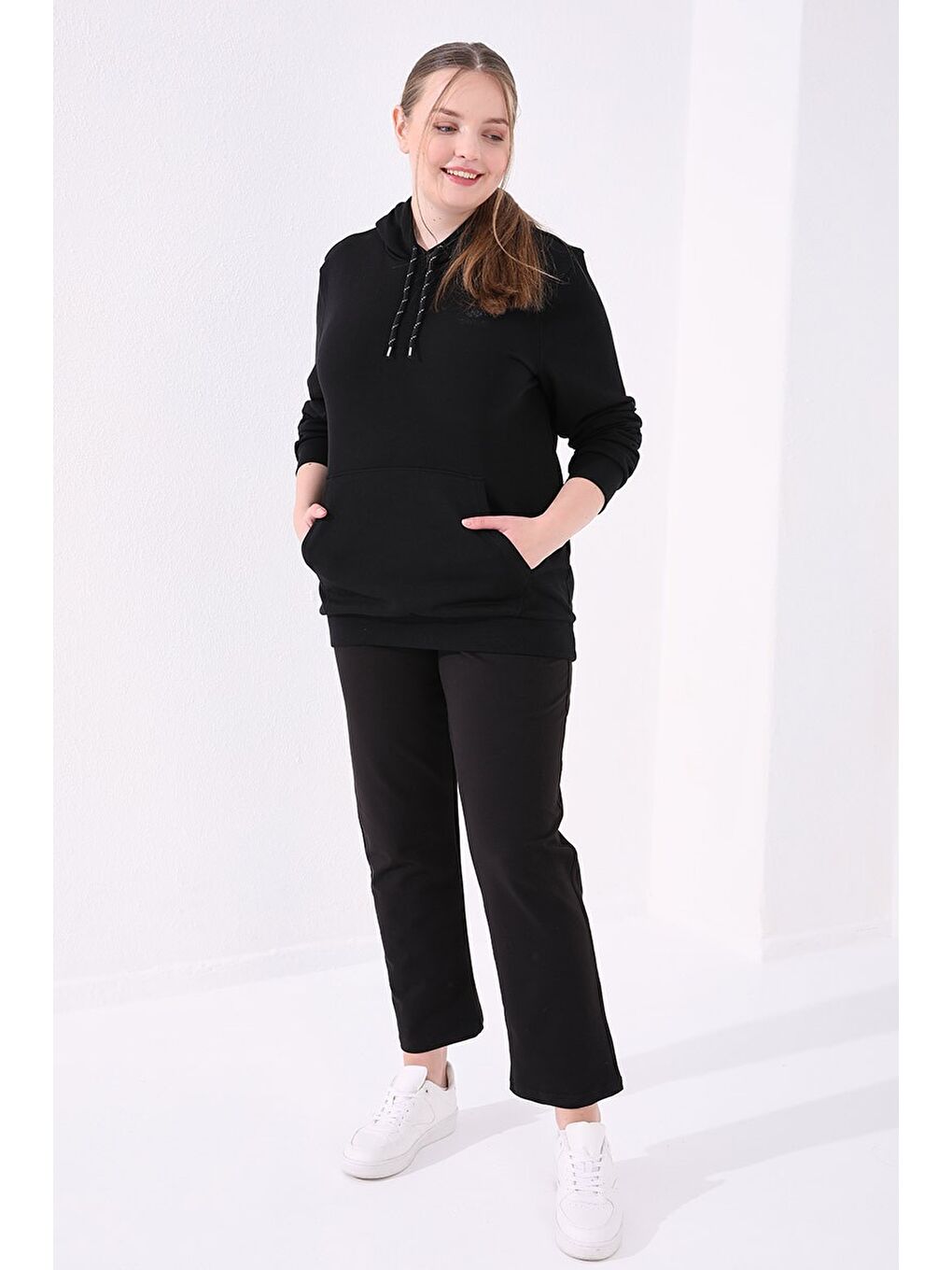 Siyah Klasik Paça Taş Detaylı Kadın Büyük Beden Eşofman Alt  - 94040-1