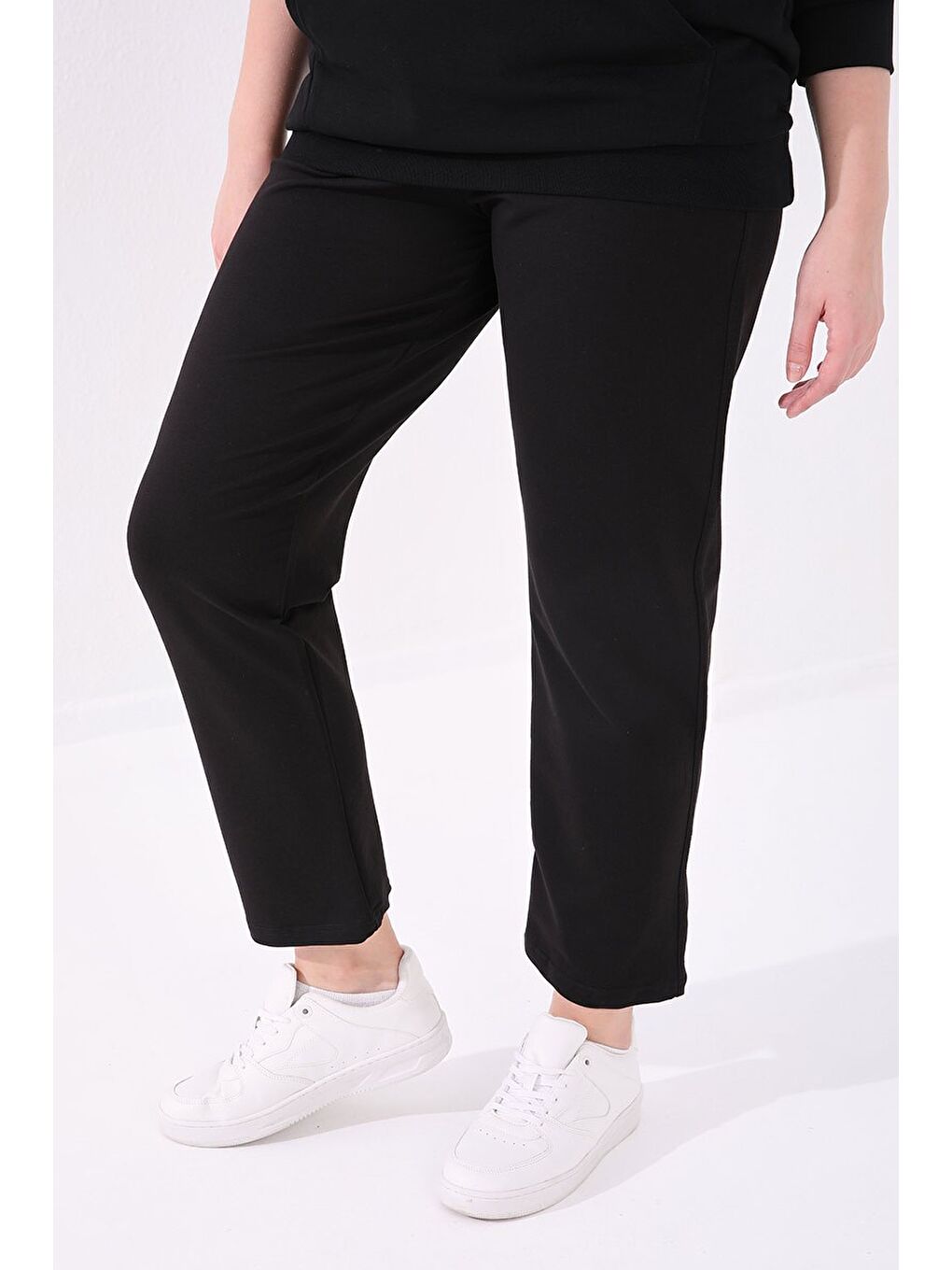 Siyah Klasik Paça Taş Detaylı Kadın Büyük Beden Eşofman Alt  - 94040-3