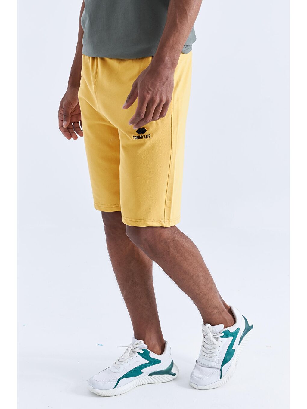 Sarı Hardal Gizli Fermuar Arka Cepli Bağcıklı Standart Kalıp Erkek Şort - 81136-2