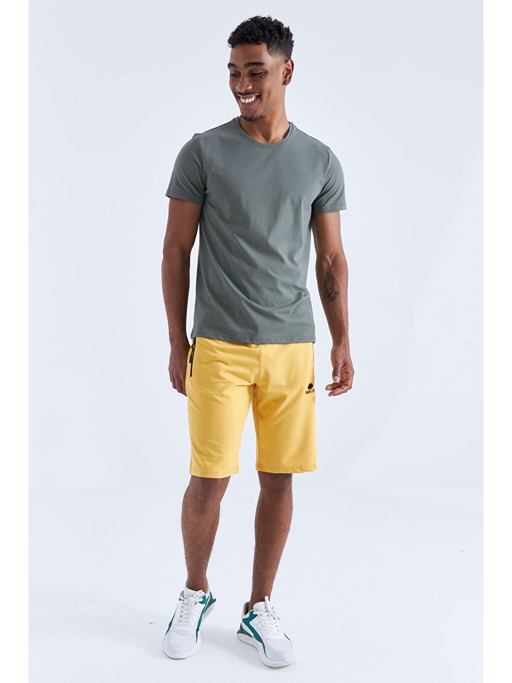 Sarı Hardal Gizli Fermuar Arka Cepli Bağcıklı Standart Kalıp Erkek Şort - 81136-3