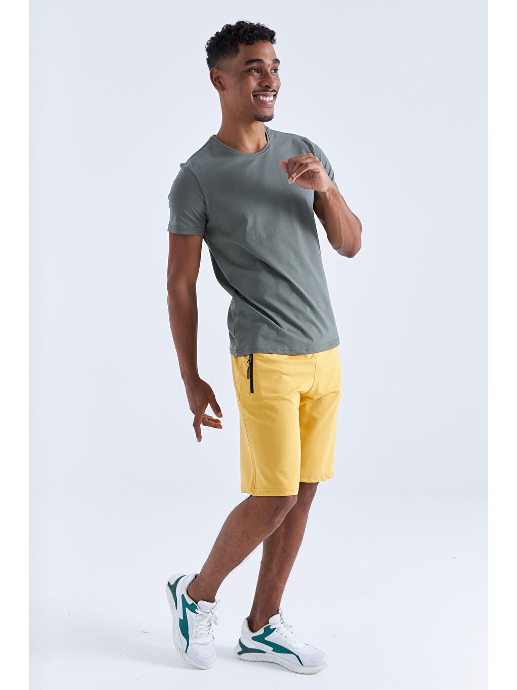 Sarı Hardal Gizli Fermuar Arka Cepli Bağcıklı Standart Kalıp Erkek Şort - 81136-4