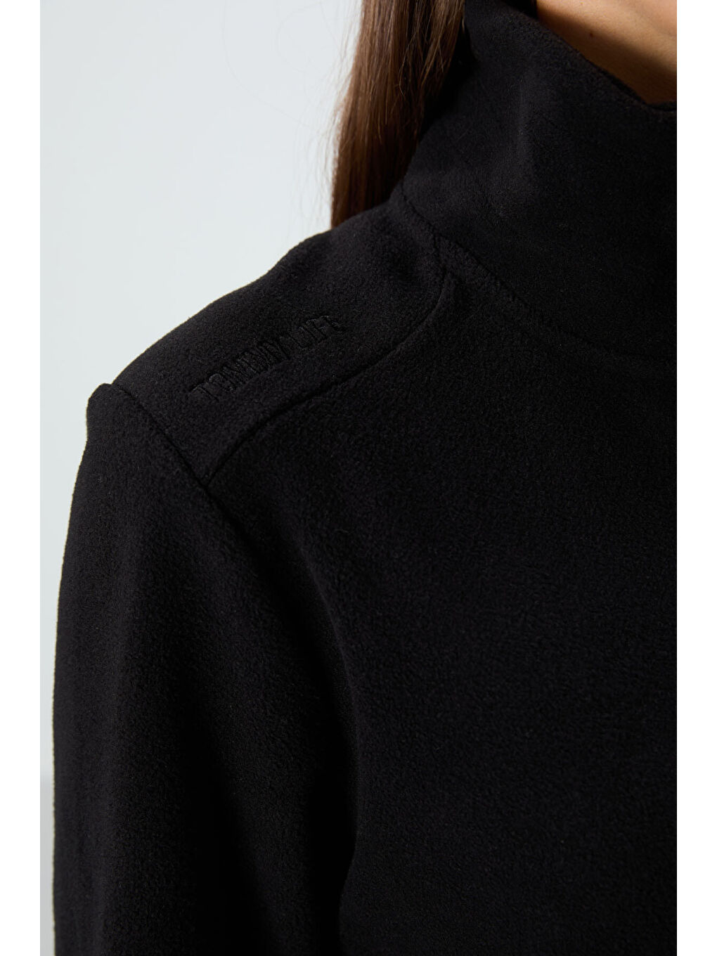 Siyah Dik Yaka Fermuarlı Rahat Form Kadın Polar Sweatshirt - 97173-4