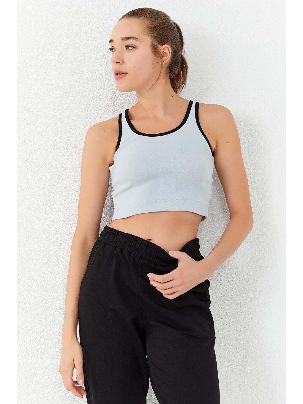 TOMMYLIFE Bej Taş Basic Sıfır Kol Dar Kalıp U Yaka Kadın Crop Top Atlet - 97162