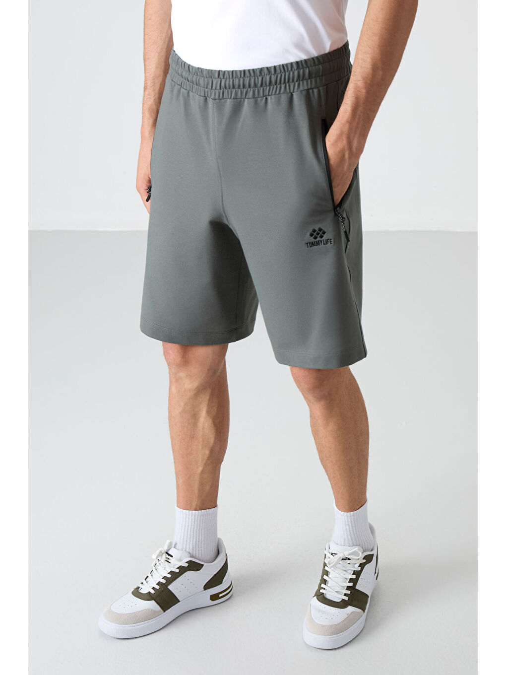 Yeşil Çağla Gizli Fermuar Arka Cepli Bağcıklı Standart Kalıp Erkek Şort - 81136-1