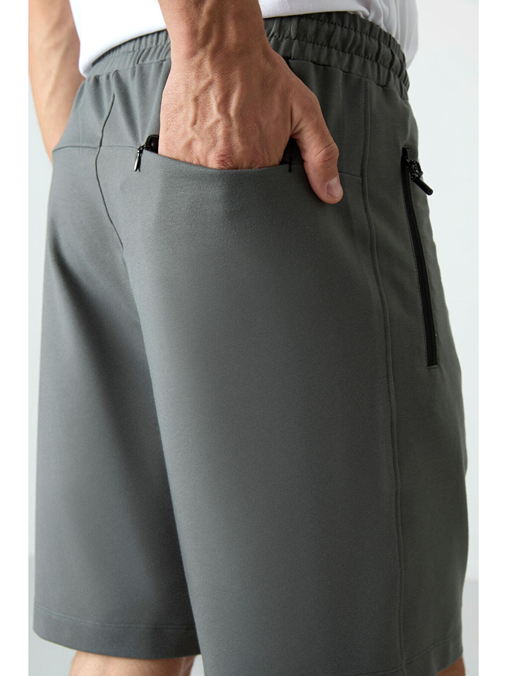 Yeşil Çağla Gizli Fermuar Arka Cepli Bağcıklı Standart Kalıp Erkek Şort - 81136-4