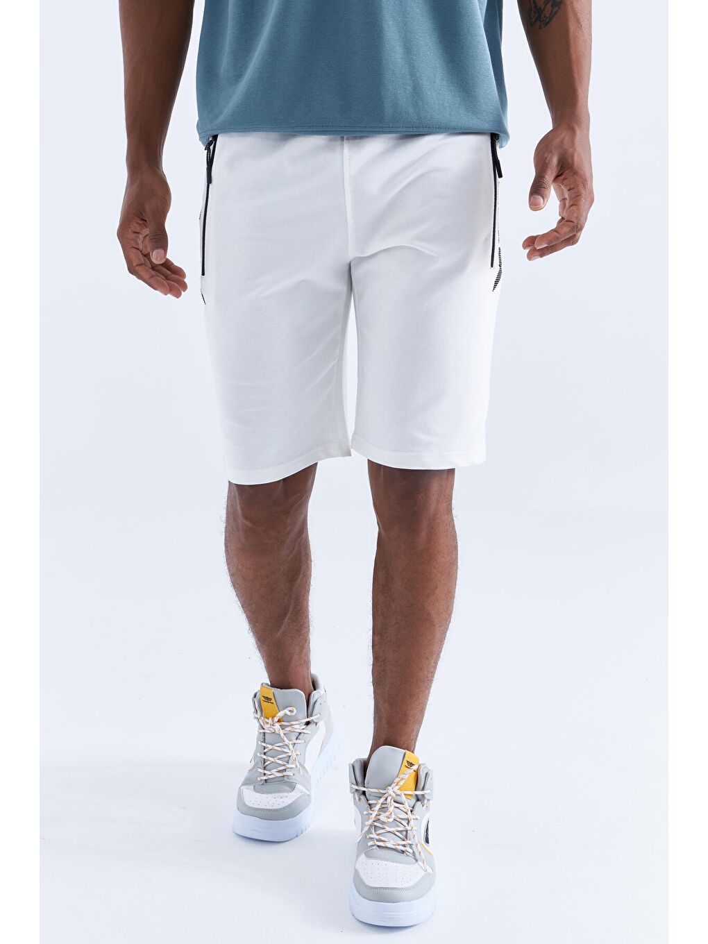 Ekru Fermuar Cepli Yazı Detaylı Standart Kalıp Erkek Şort - 81141