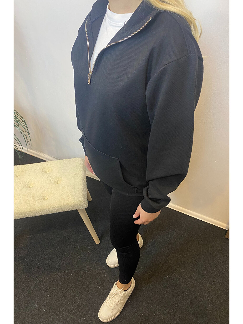 Siyah Kadın 3 iplik Yarım Fermuarlı Kanguru Çepli Sweatshırt spr24swk22