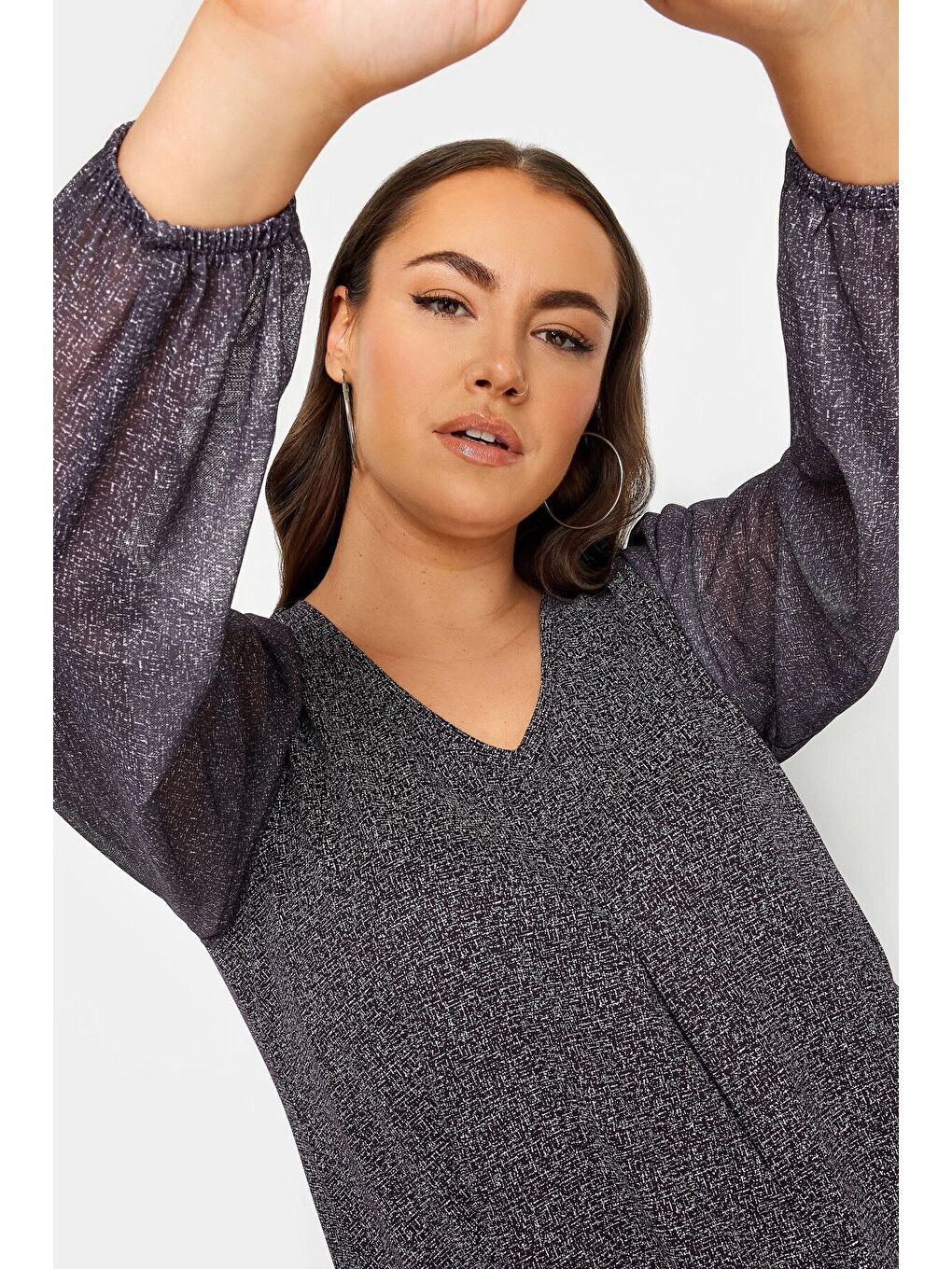 Gri Büyük Beden Uzun Kolları Tül Detaylı Pileli V Yaka Bluz 302828-3