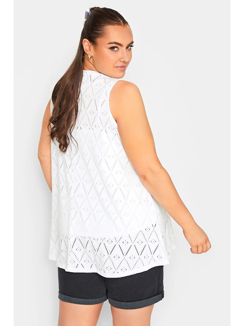 Beyaz Büyük Beden V Yaka Dantel Detaylı Astarsız Sıfır Kollu Bluz 302382-4