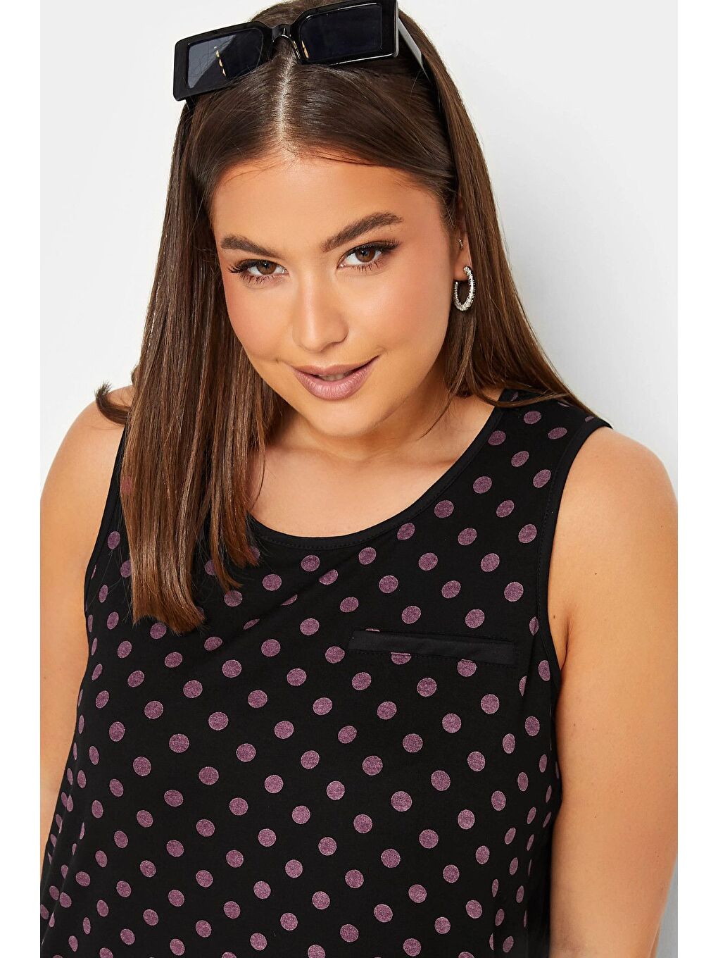 Siyah Büyük Beden Sıfır Kol Bisiklet Yaka Puantiye Desenli Bluz 302247-1