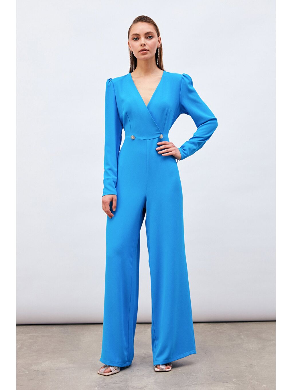 Kruvaze Süs Taşlı Krep Tulum - Mavi