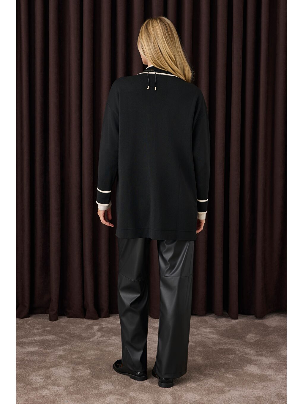 Şerit Detaylı Hırka Siyah-Ekru-4