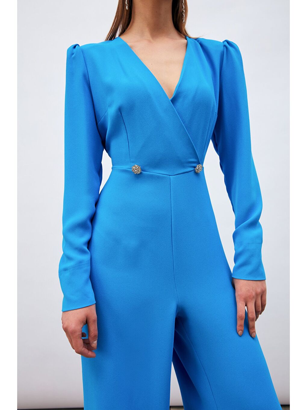 Kruvaze Süs Taşlı Krep Tulum - Mavi-6