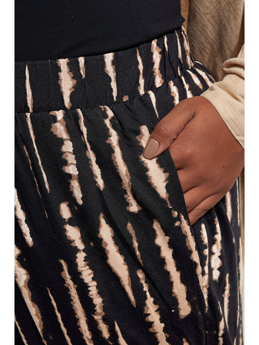 Siyah Büyük Beden Paçası Lastikli Elastanlı Esnek Kumaş Pantolon 145047-4