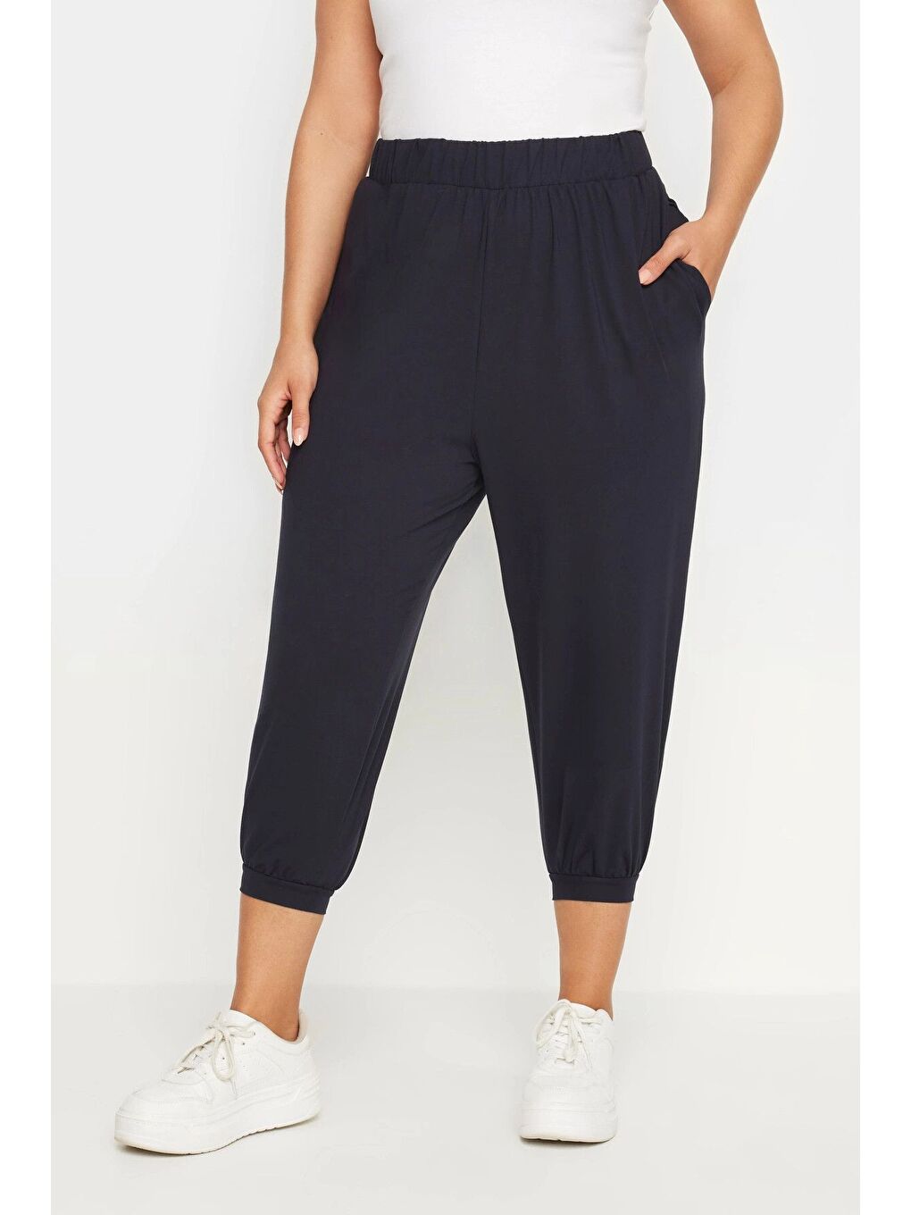 Lacivert Büyük Beden Paçası ve Beli Lastik Detaylı Cepli Jogger Pantolon 303210-3