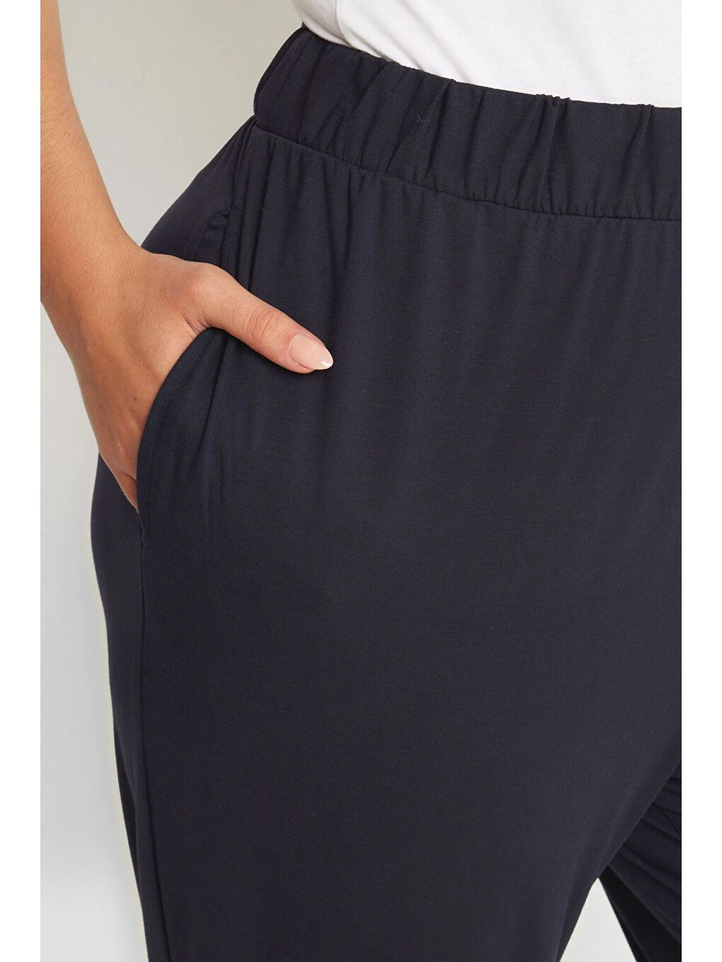 Lacivert Büyük Beden Paçası ve Beli Lastik Detaylı Cepli Jogger Pantolon 303210-4