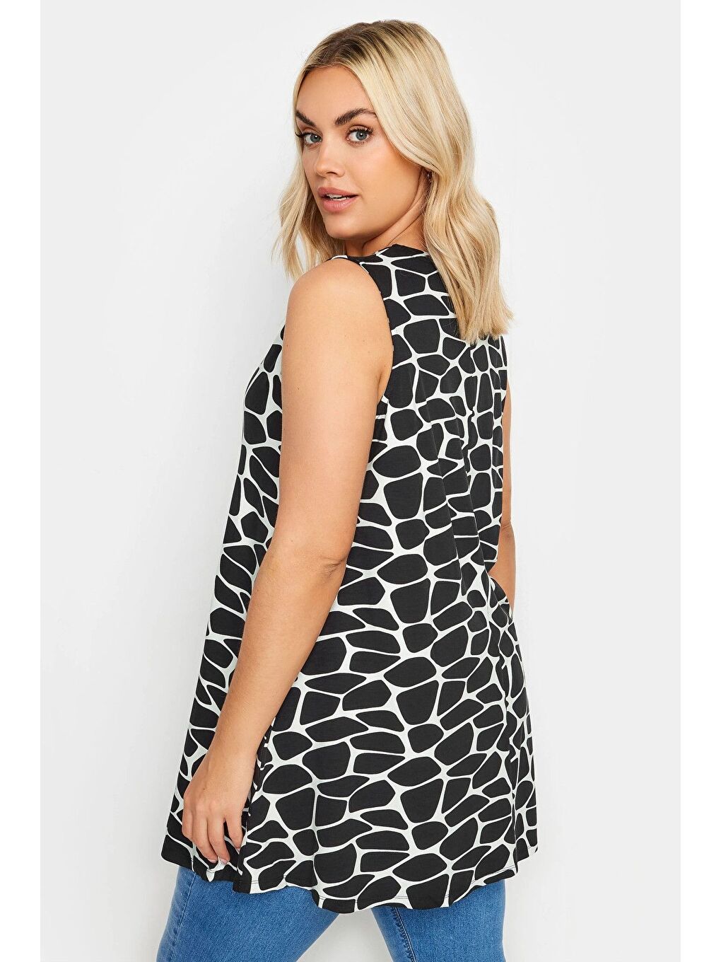 Siyah Büyük Beden Kolsuz V Yaka Desenli Elastanlı Bluz 321676-5