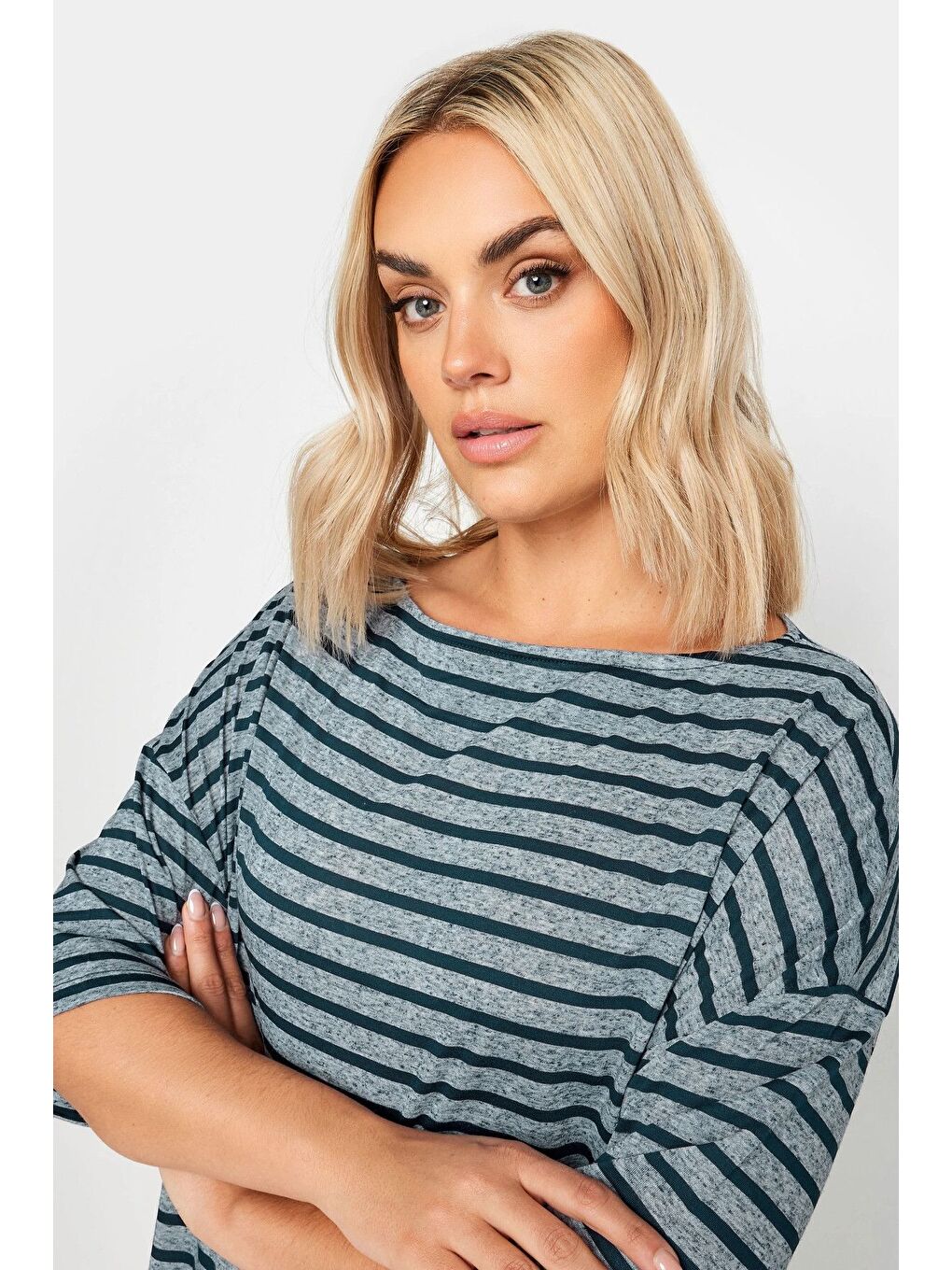 Mavi Büyük Beden Kayık Yaka Yarım Kollu Yırtmaç Detaylı Oversize Tişört 303216-1