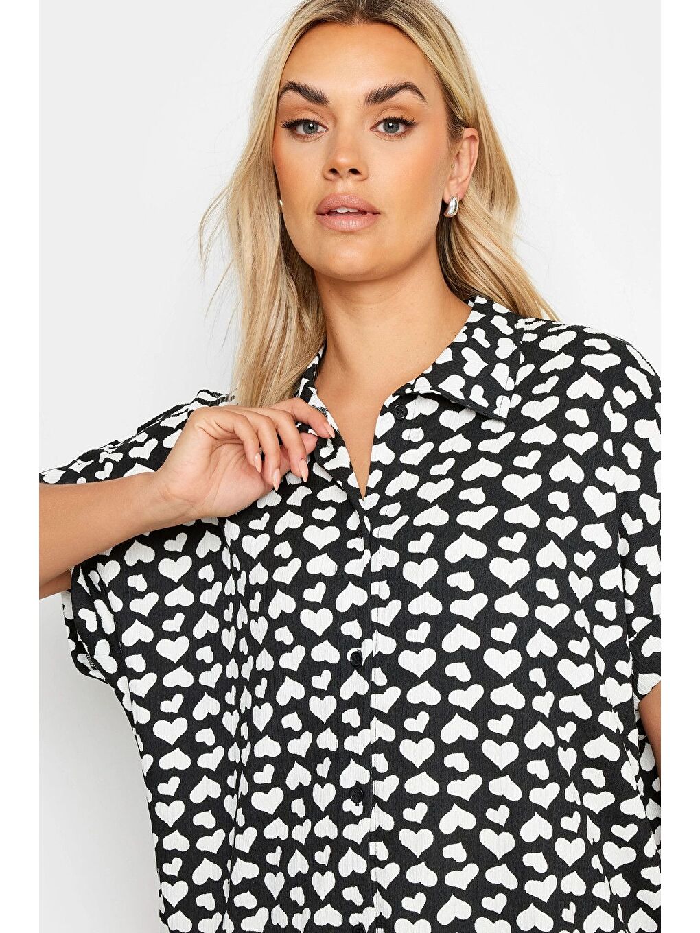 Siyah Büyük Beden Kısa Kollu Desenli Düğmeli Gömlek 303357-3