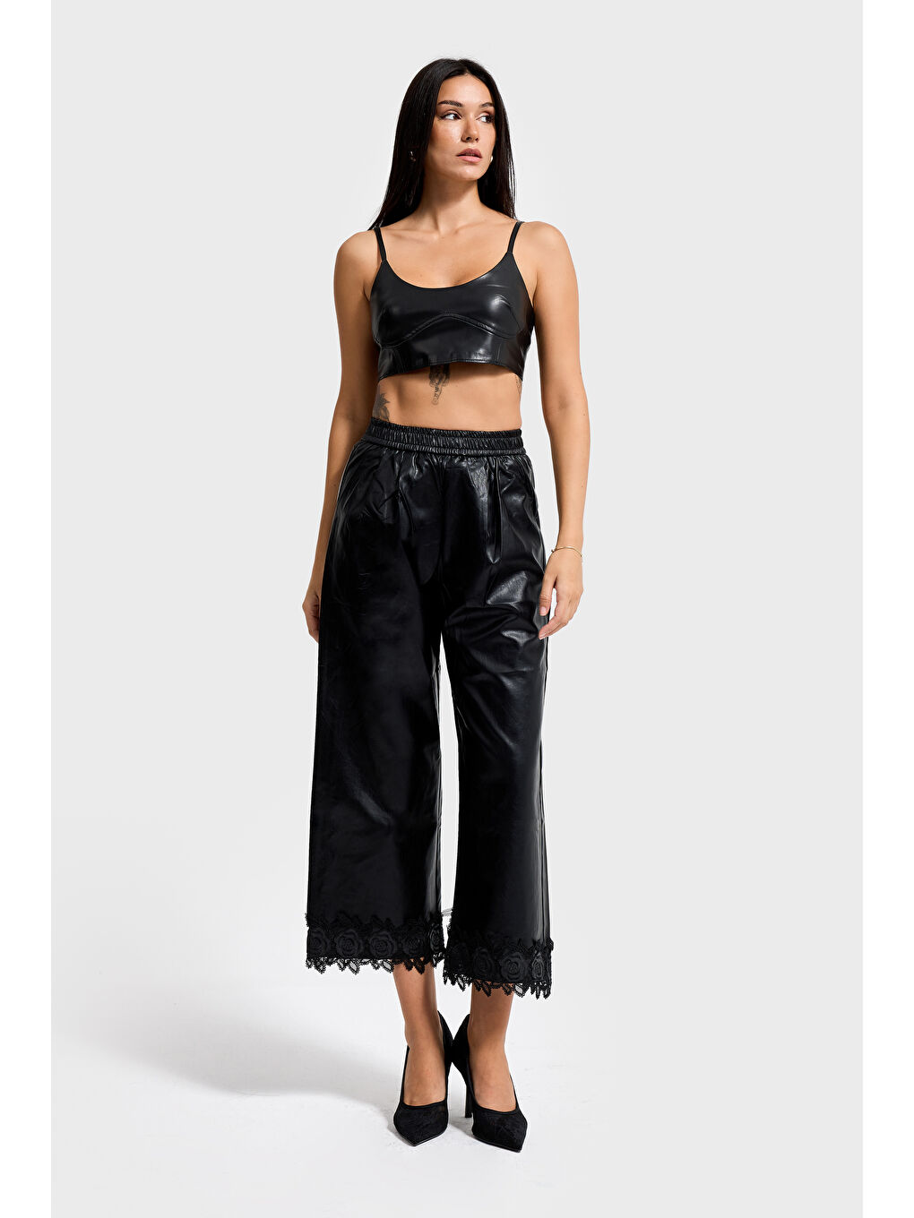 Kadın Siyah Renk Paçası Dantel Detaylı Beli Lastikli Tasarım Suni Deri Pantolon-3