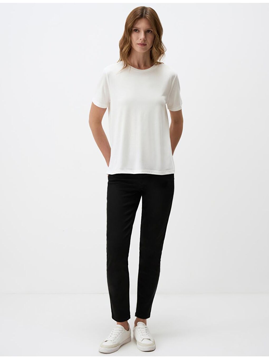 Beyaz Bisiklet Yaka Kısa Kollu Basic Tişört-1