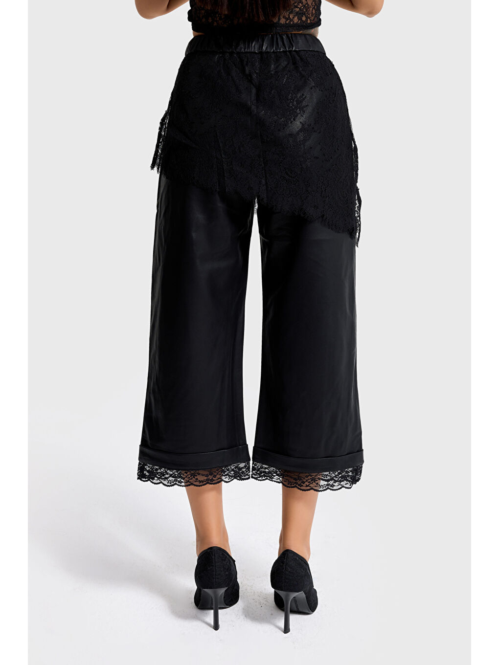 Kadın Siyah Renk Dantel Etek Detaylı Özel Tasarım Suni Deri Pantolon-4