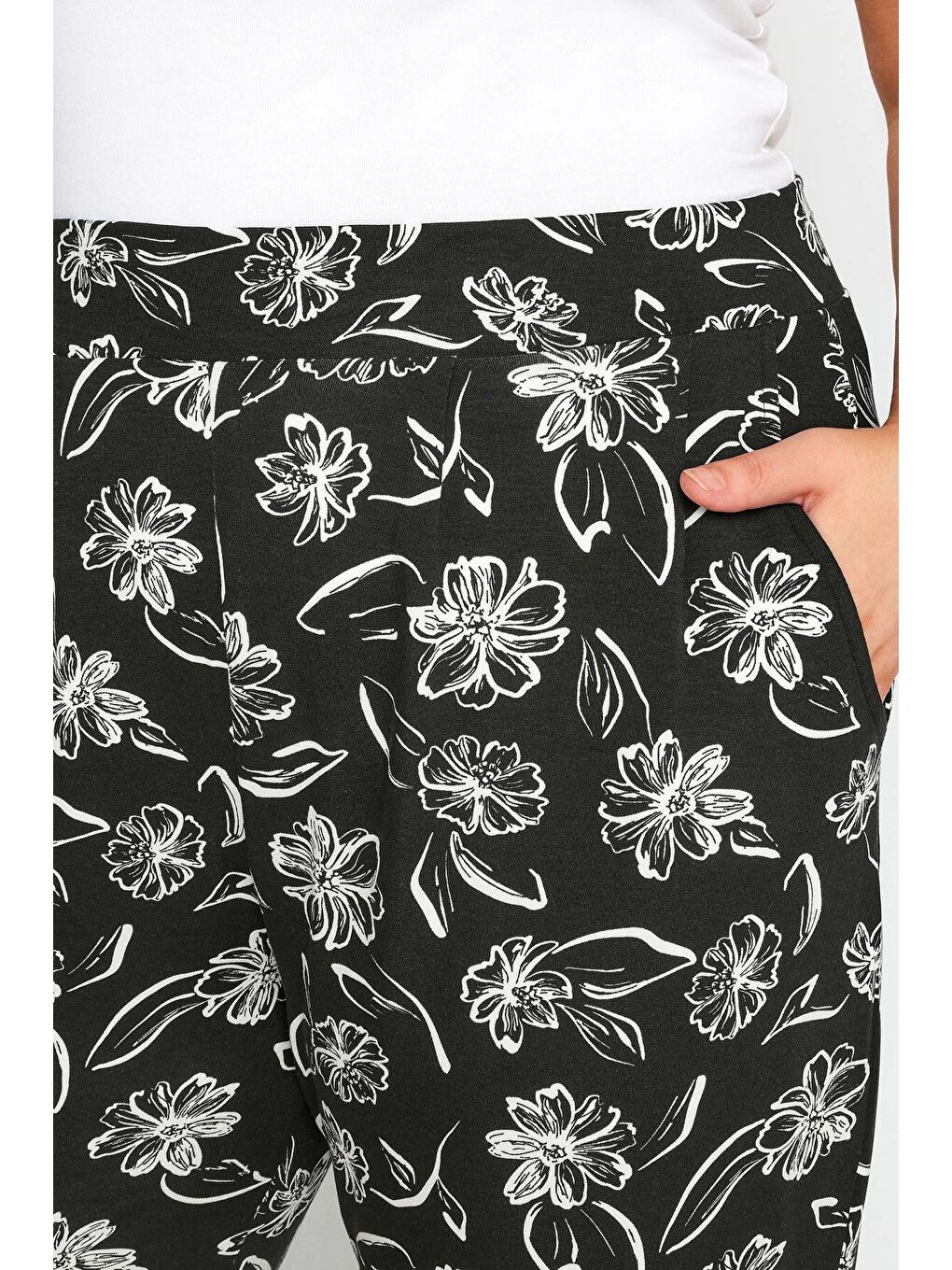 Siyah Büyük Beden Dar Paça Desenli Cepli Havuç Kesim Elastanlı Pantolon 143733-3