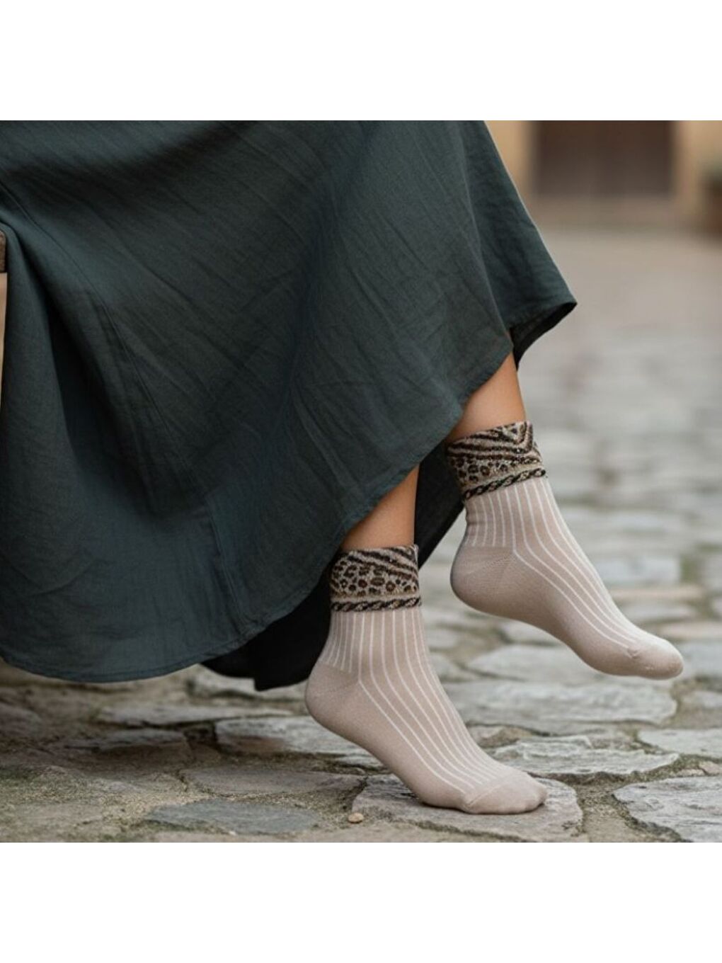 Karışık Kadın 12’li Premium Soket Çorap Seti – Gold Serisi Taş Detaylı Lastik Zebra Konçlu (12 Çift)-4