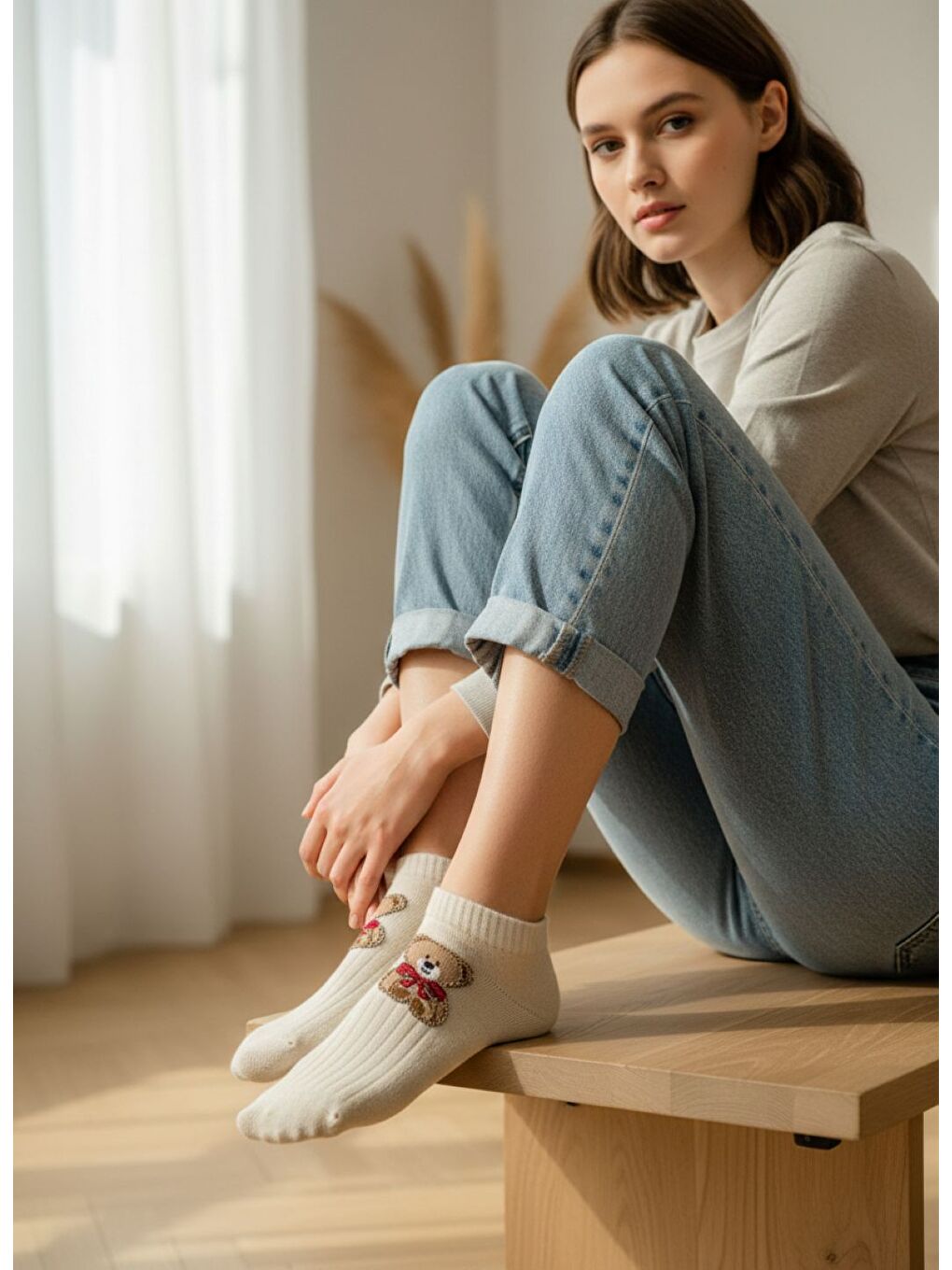 Kadın 12’li Premium Ayıcıklı Sneakers Çorap – Taş İşlemeli – Karışık Asorti (12 Çift)