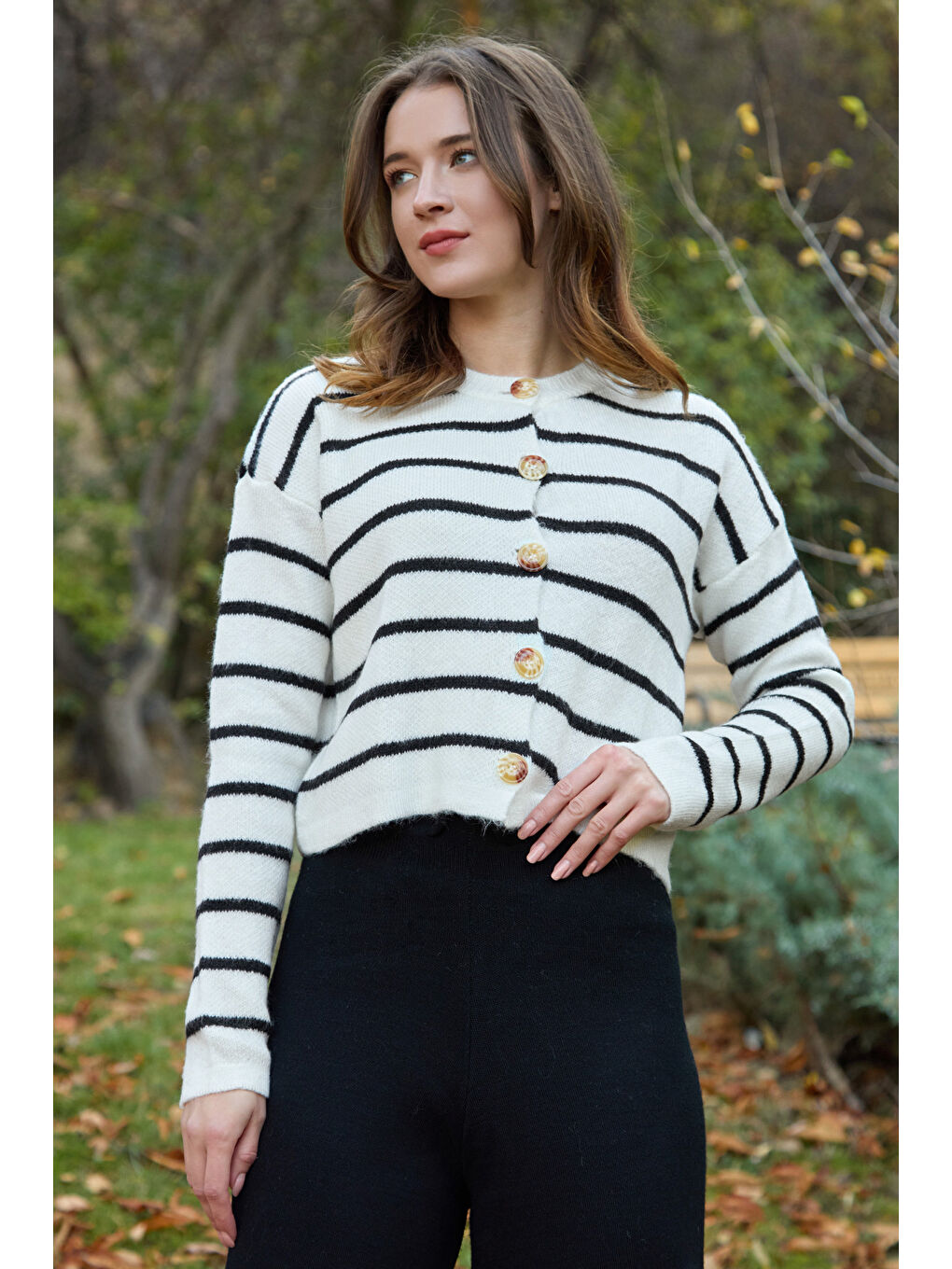 Ekru Çizgili Düğmeli Triko Hırka-4