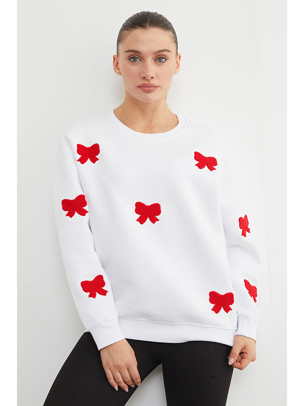 Beyaz 3 İplik Fiyonk Nakışlı Oversize Sweatshirt-4