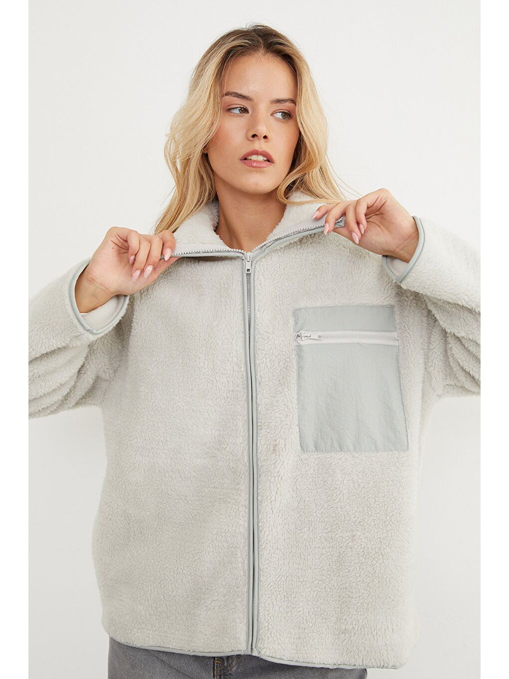 Gri Fermuarlı Tek Cepli Dik Yaka Pelüş Mont-1