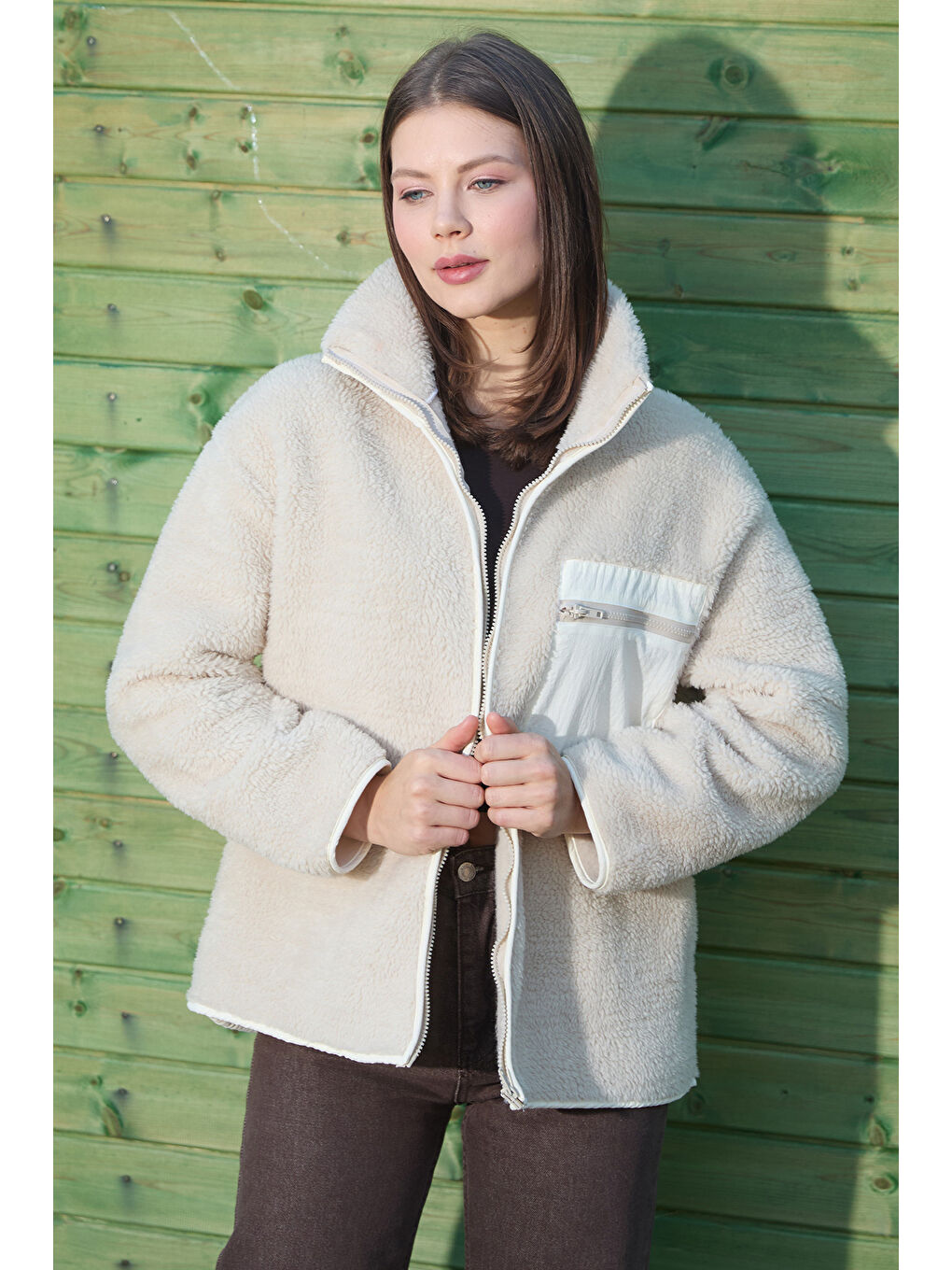 Bej Fermuarlı Tek Cepli Dik Yaka Pelüş Mont-2