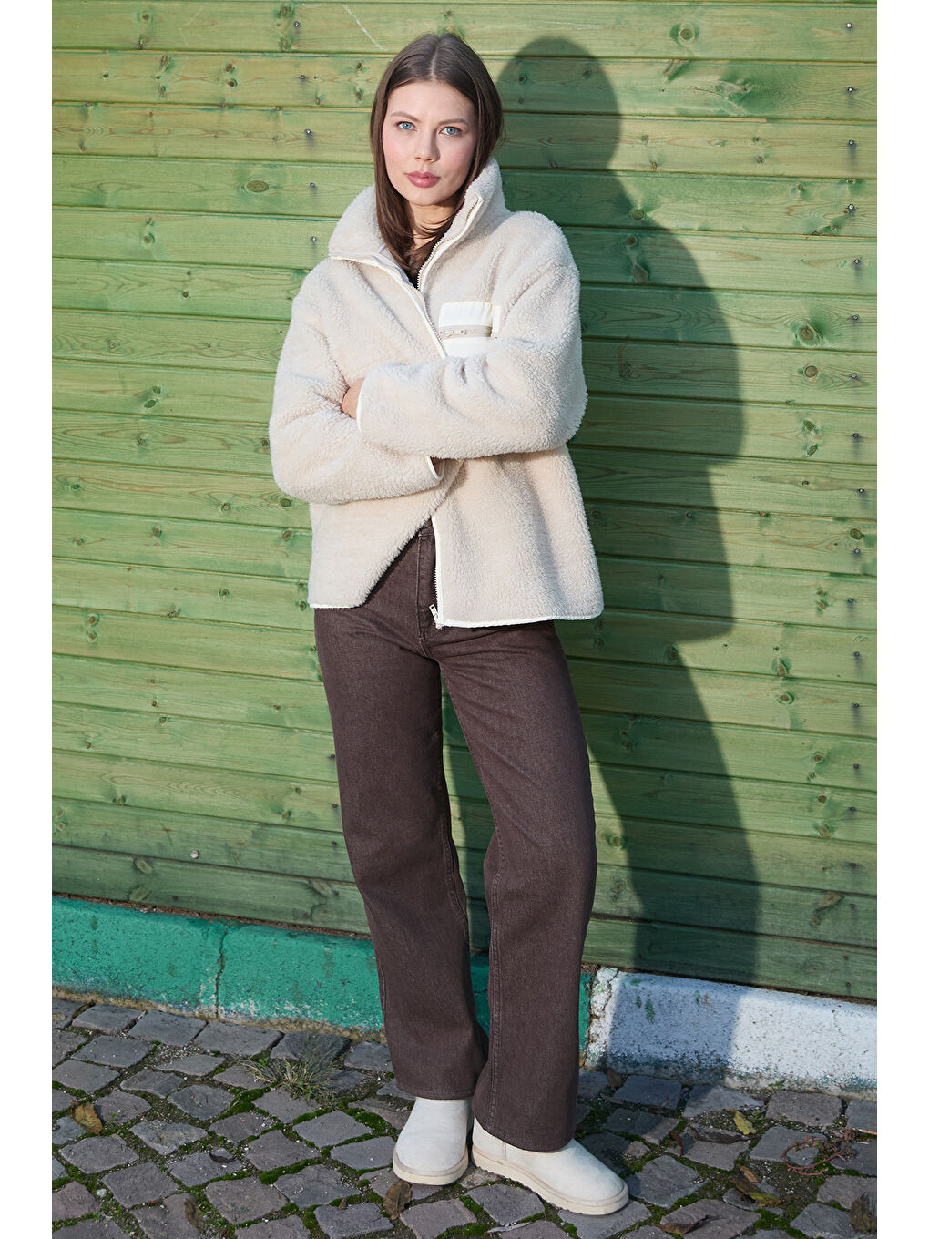 Bej Fermuarlı Tek Cepli Dik Yaka Pelüş Mont-4