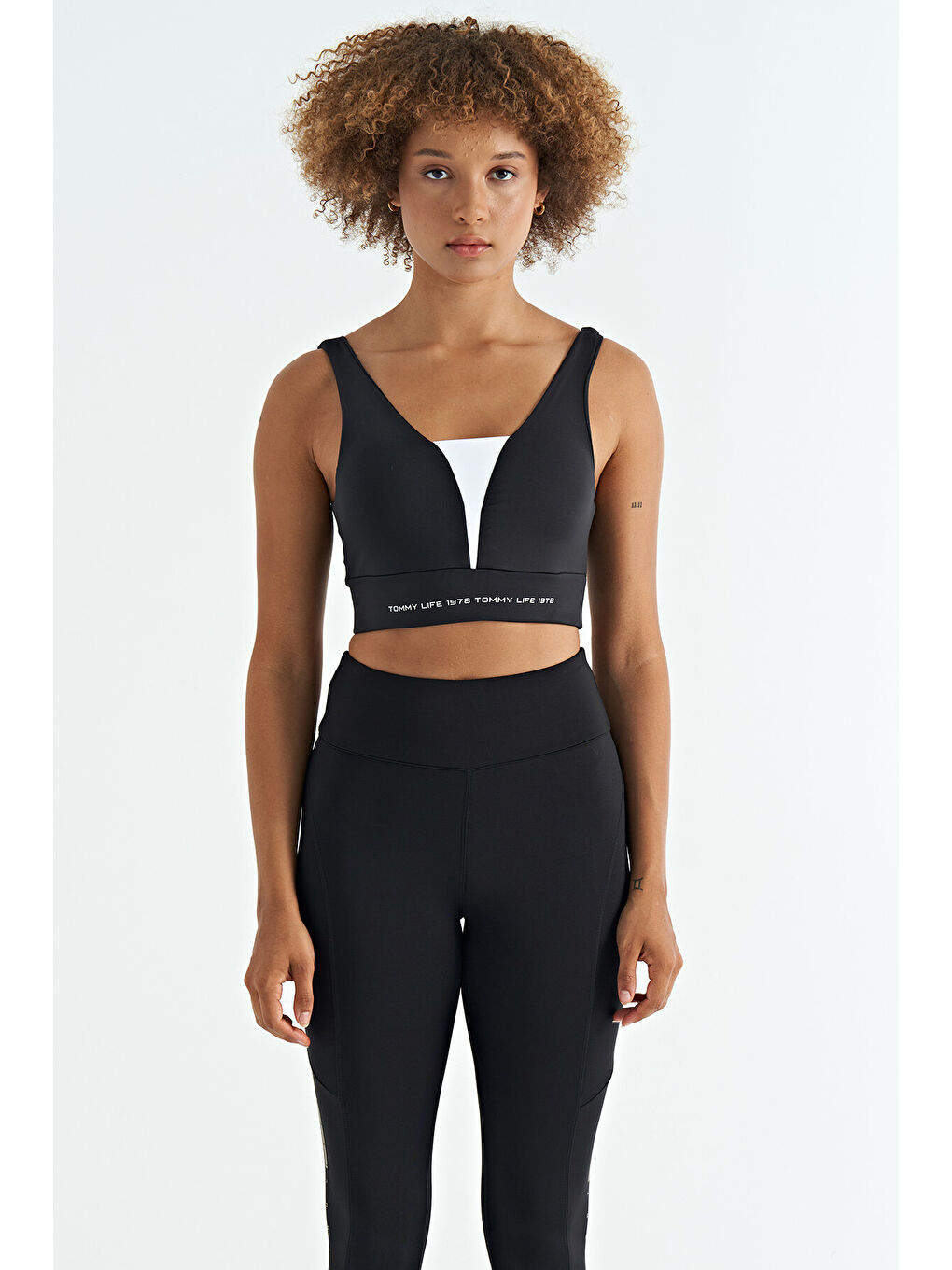 Siyah - Beyaz Yazı Baskılı Renk Bloklu Dar Kalıp Dalgıç Kumaş Kadın Büstiyer - 97271