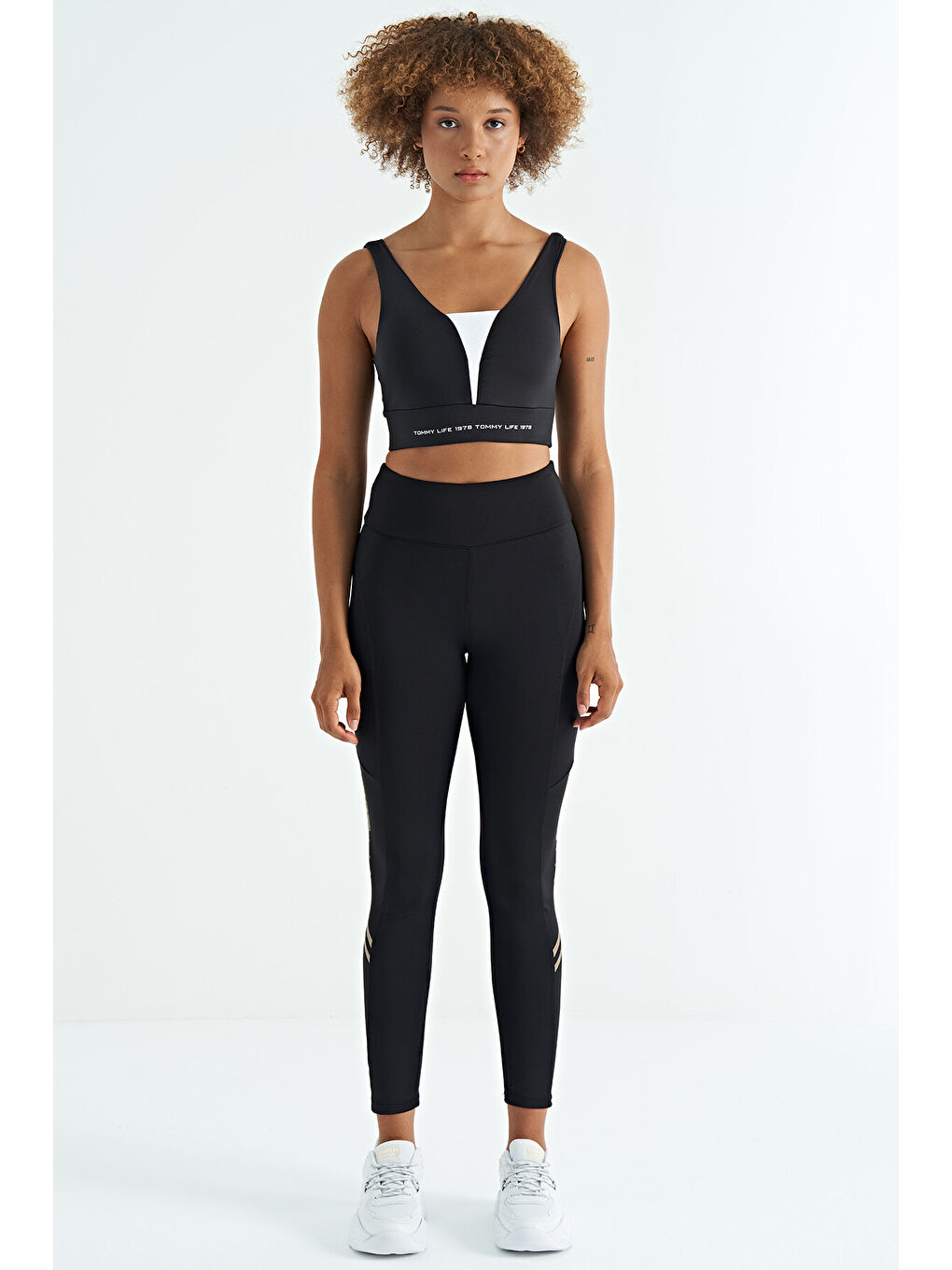 Siyah - Beyaz Yazı Baskılı Renk Bloklu Dar Kalıp Dalgıç Kumaş Kadın Büstiyer - 97271-1