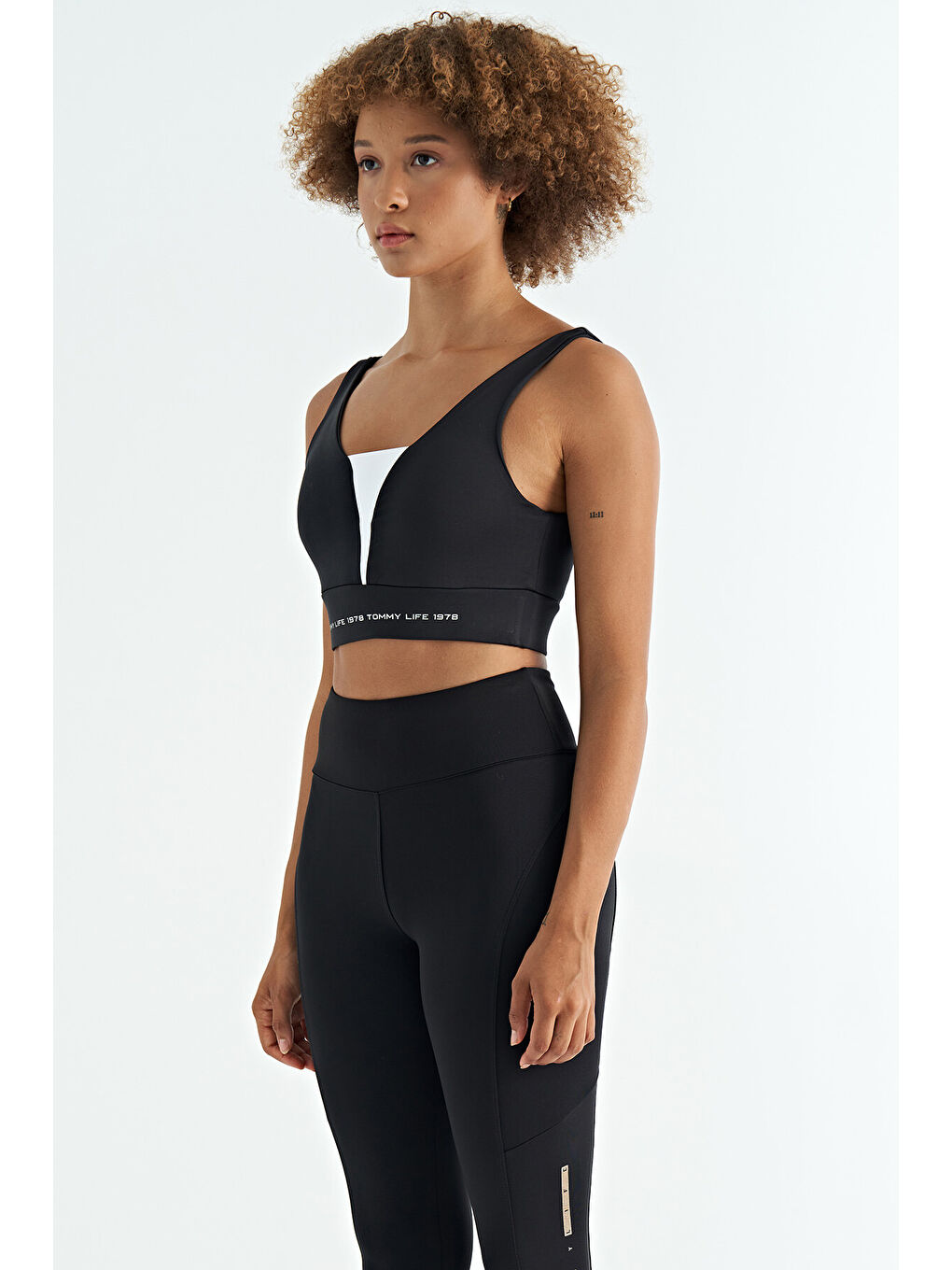 Siyah - Beyaz Yazı Baskılı Renk Bloklu Dar Kalıp Dalgıç Kumaş Kadın Büstiyer - 97271-2