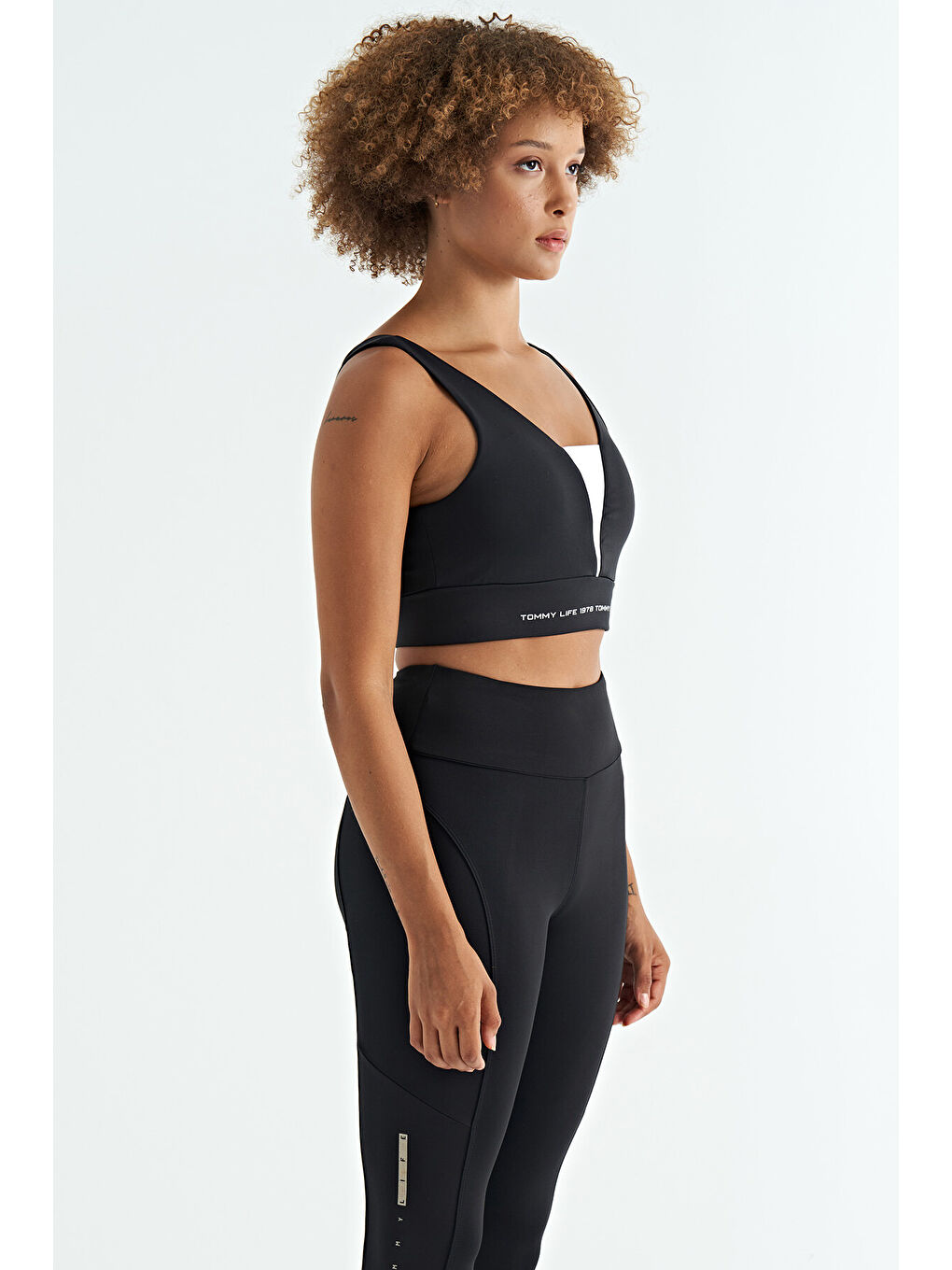 Siyah - Beyaz Yazı Baskılı Renk Bloklu Dar Kalıp Dalgıç Kumaş Kadın Büstiyer - 97271-3