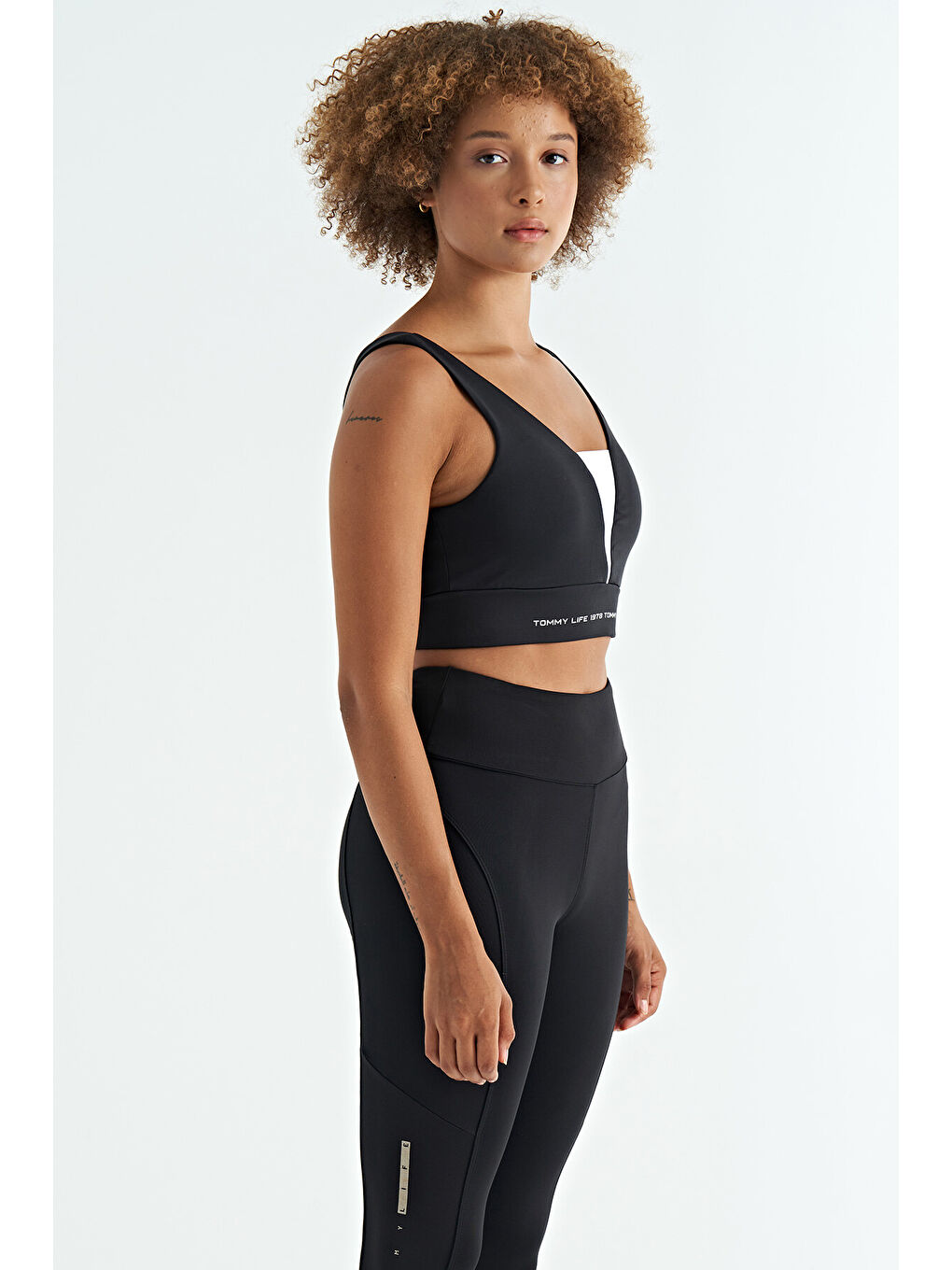 Siyah - Beyaz Yazı Baskılı Renk Bloklu Dar Kalıp Dalgıç Kumaş Kadın Büstiyer - 97271-4