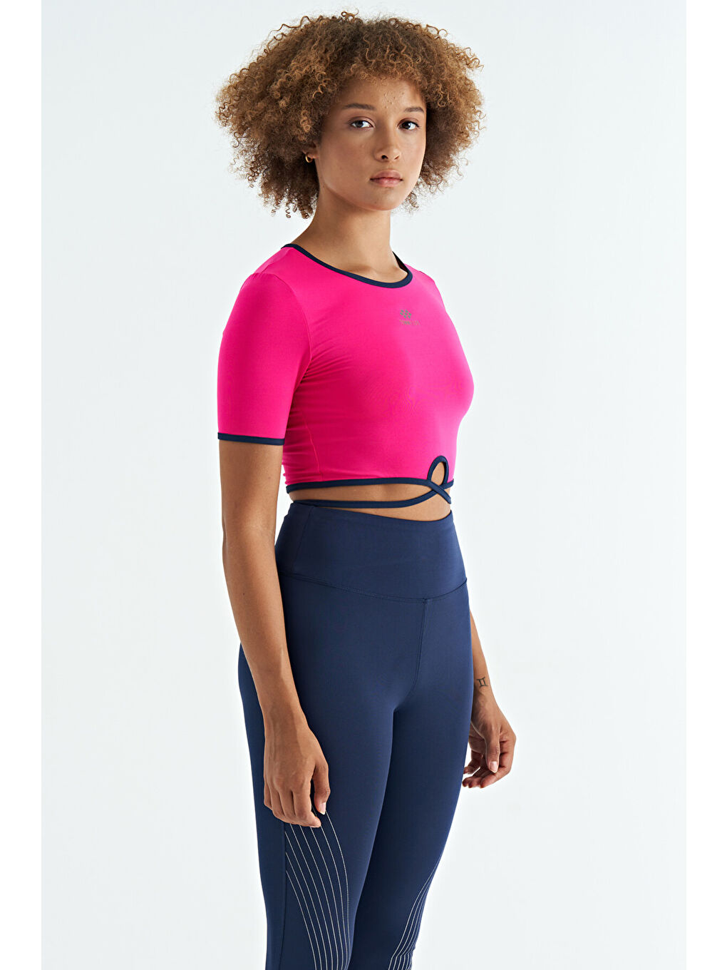 Fuşya Bel Bağlama Detaylı O Yaka Standart Kalıp Dalgıç Kumaş Kadın Crop Tişört - 97266-2