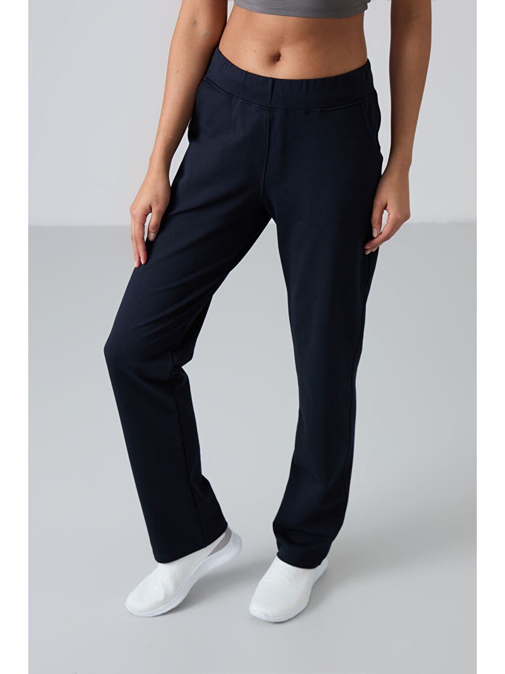 Lacivert Yüksek Bel Cepli Rahat Form Klasik Paça Kadın Eşofman Alt - 94185-1