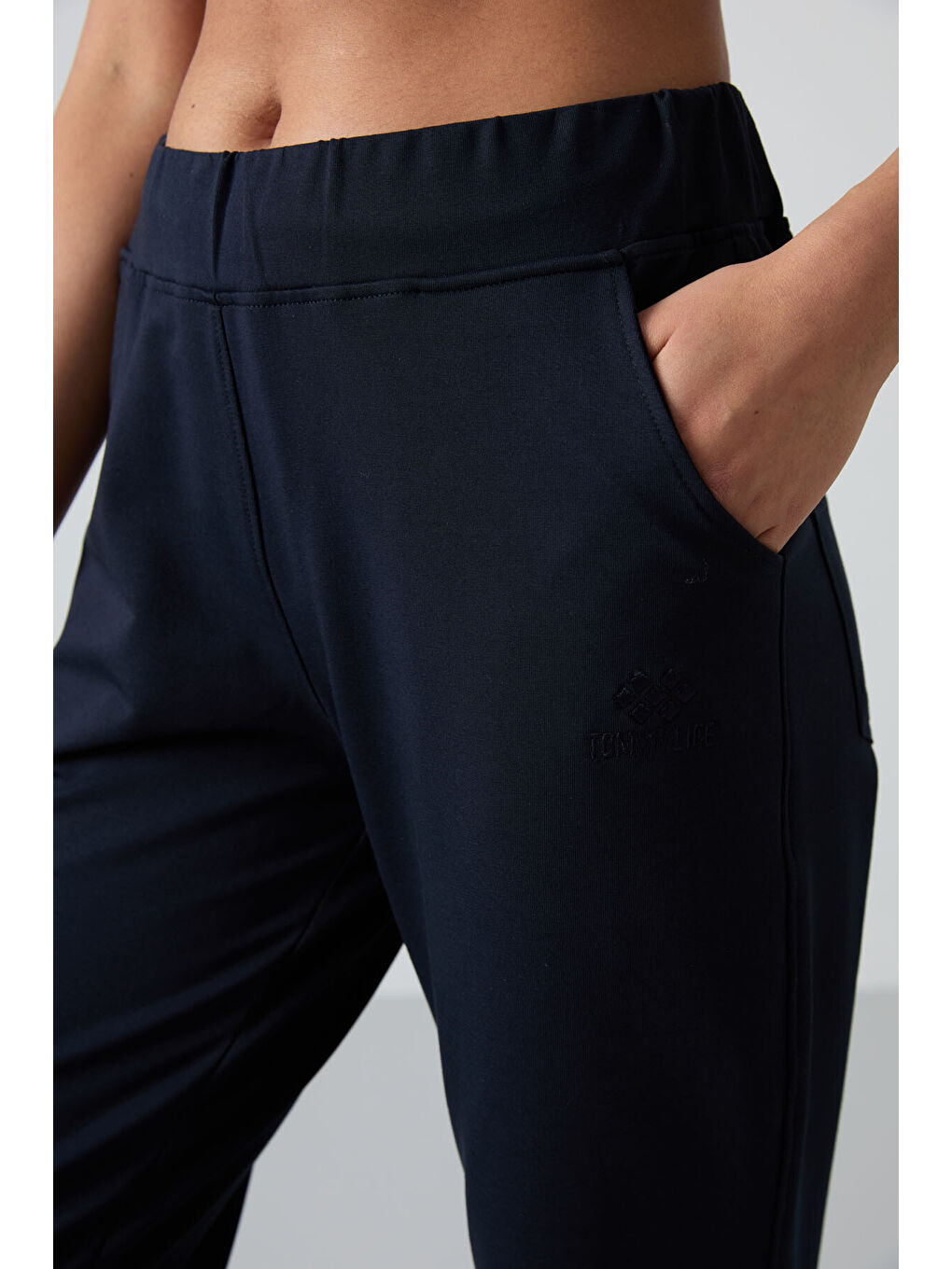 Lacivert Yüksek Bel Cepli Rahat Form Klasik Paça Kadın Eşofman Alt - 94185-2