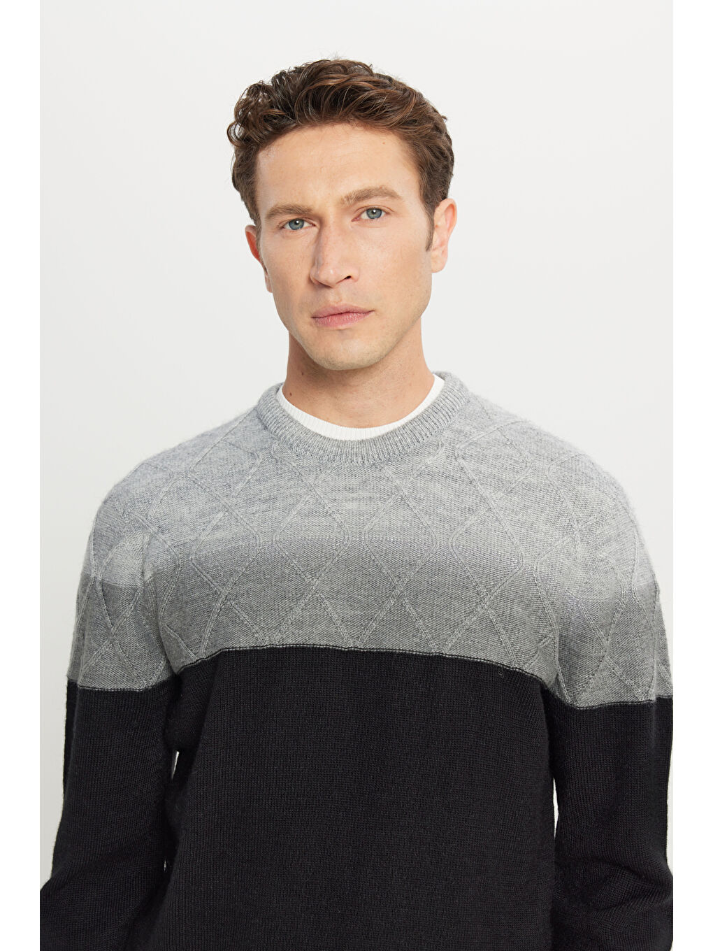 Erkek Gri-Siyah Standart Fit Normal Kesim Bisiklet Yaka Colorblock Desenli Triko Kazak-3