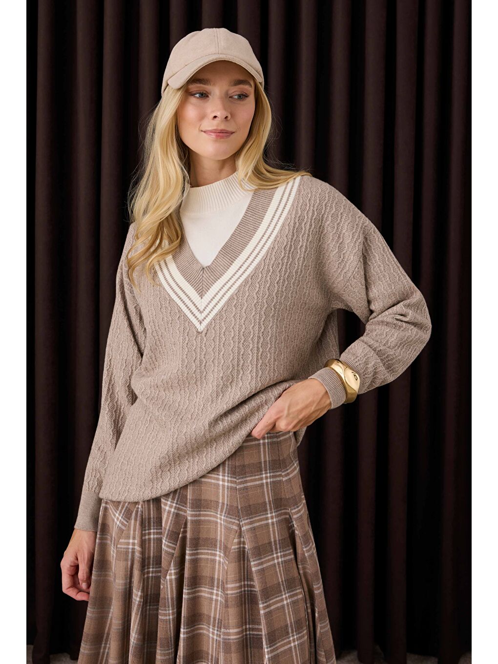 Bej V Yaka Dokulu Triko Vizon-1